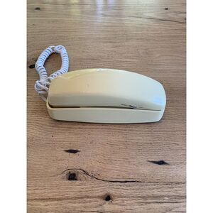 Vintage Wall Phone‎